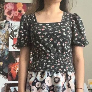 Black floral crop top